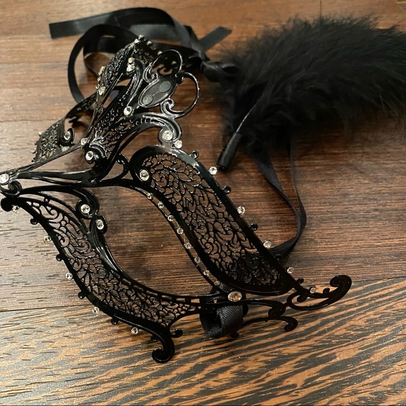 Laser Cut Venetian Black Metal Mask - Picture 3 of 5